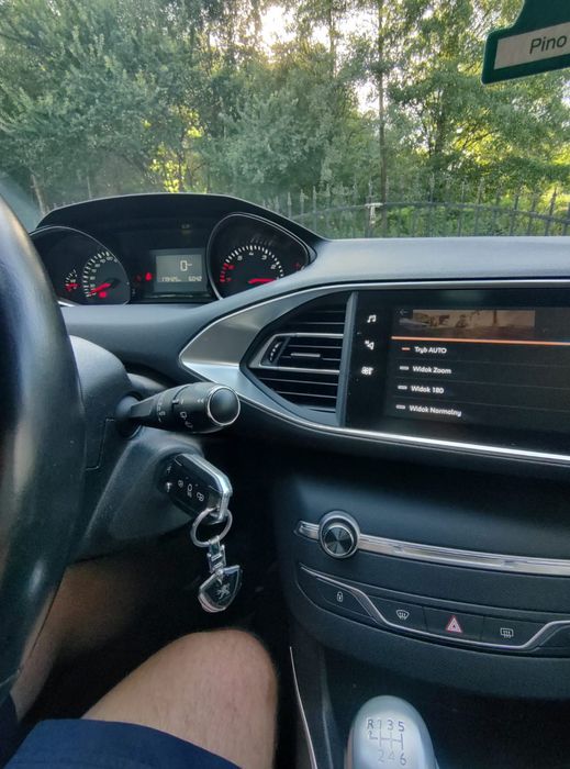 Peugeot 308 bogate wyposażenie orginalny przebieg kamera cofania