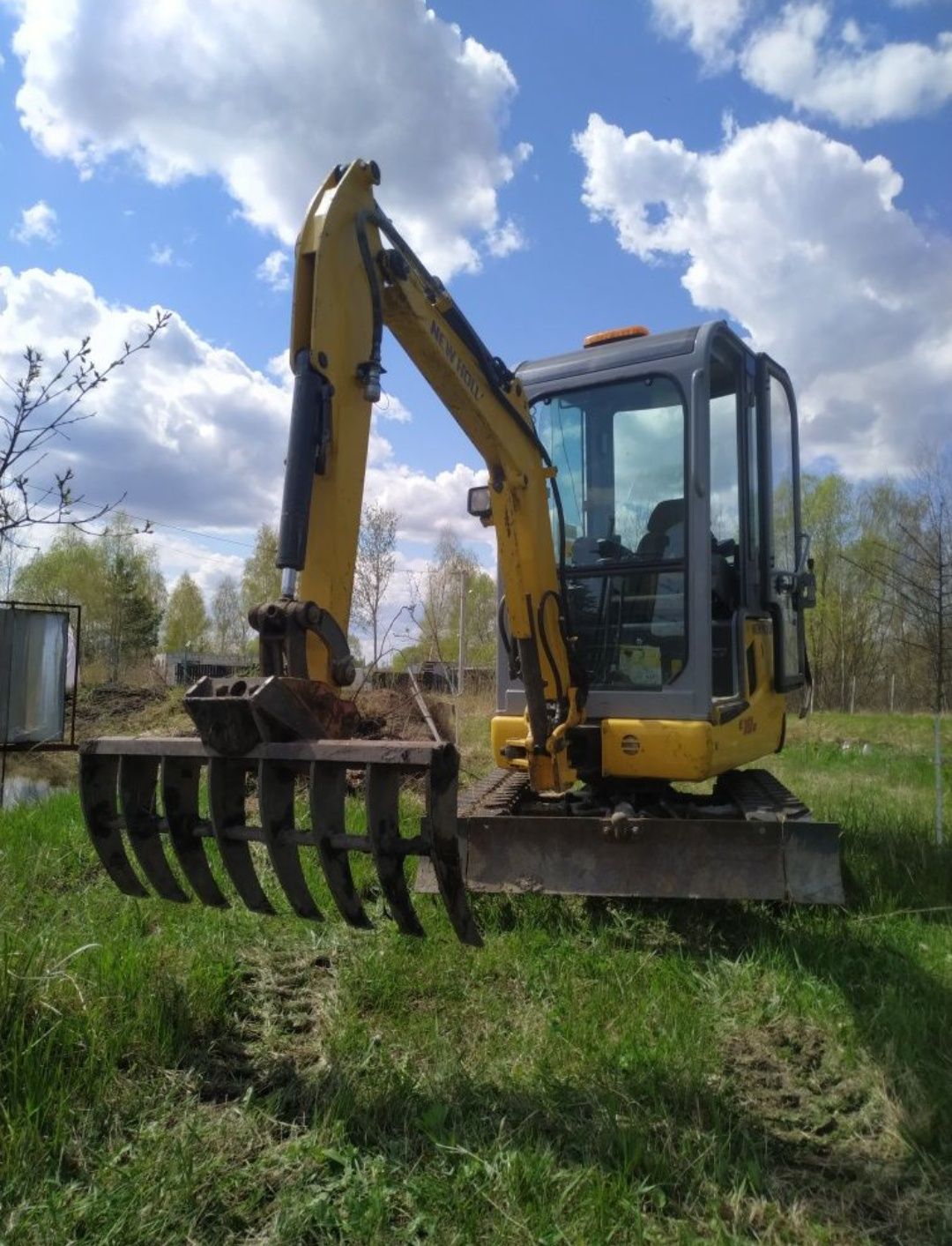 Оренда міні екскаватора  JCB ( є також вузький ковш 18 см)