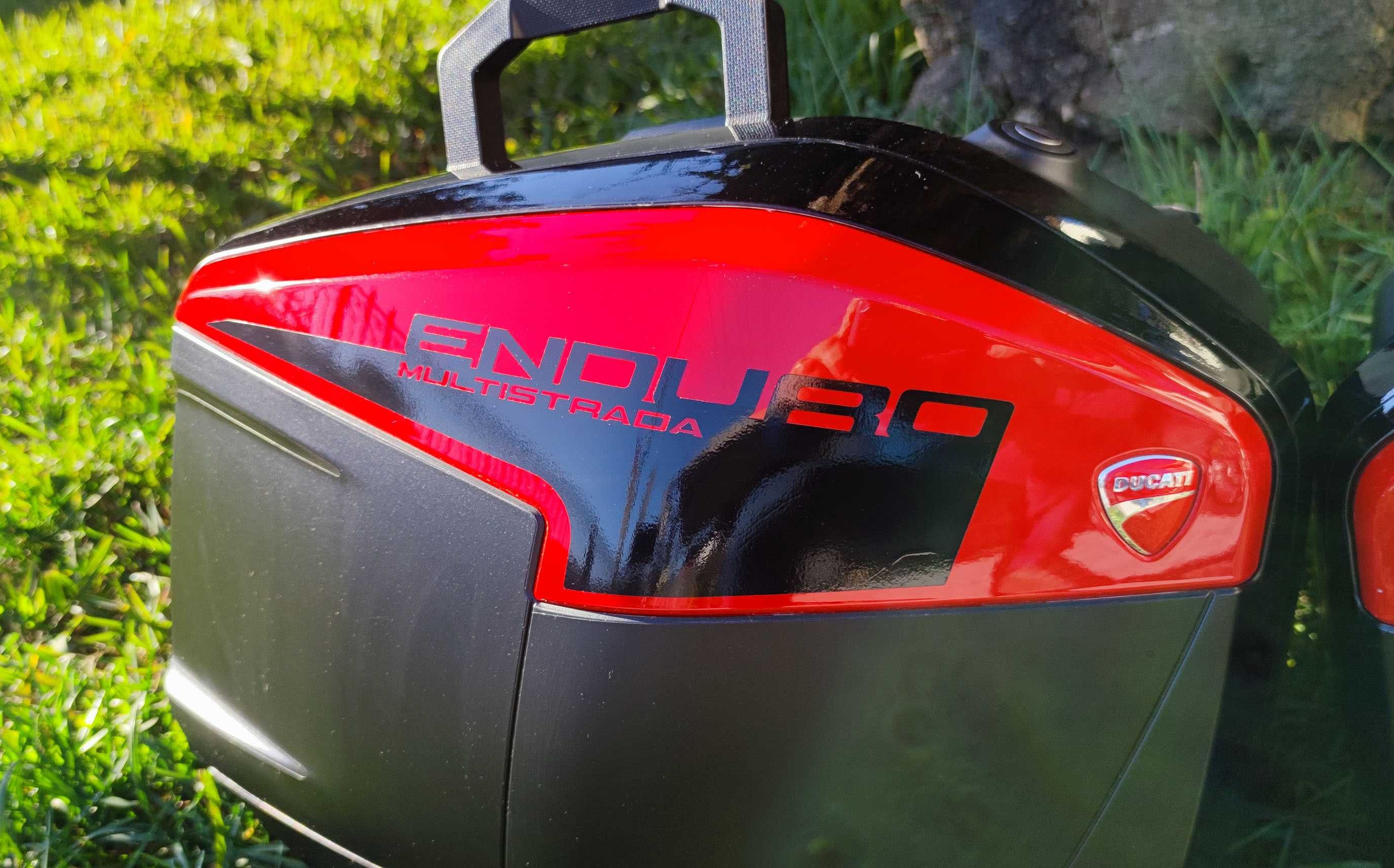 Ducati Multistrada e Desert X Personalizações/autocolantes Motos/Malas