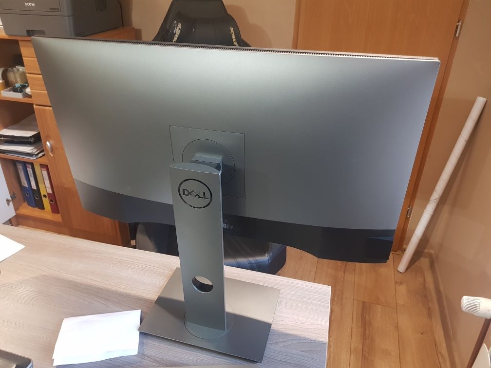 Monitor dell u2720q uszkodzony