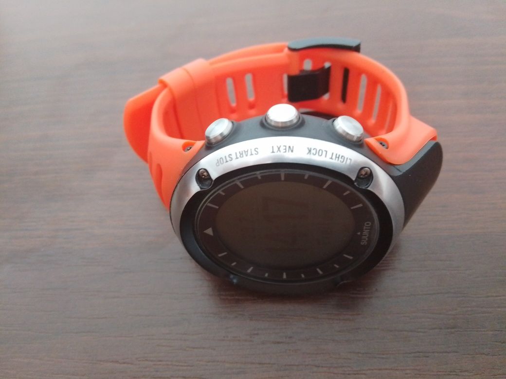 Suunto Ambit Black / Red / Alu  Wojskowy Taktyczny Uniseks