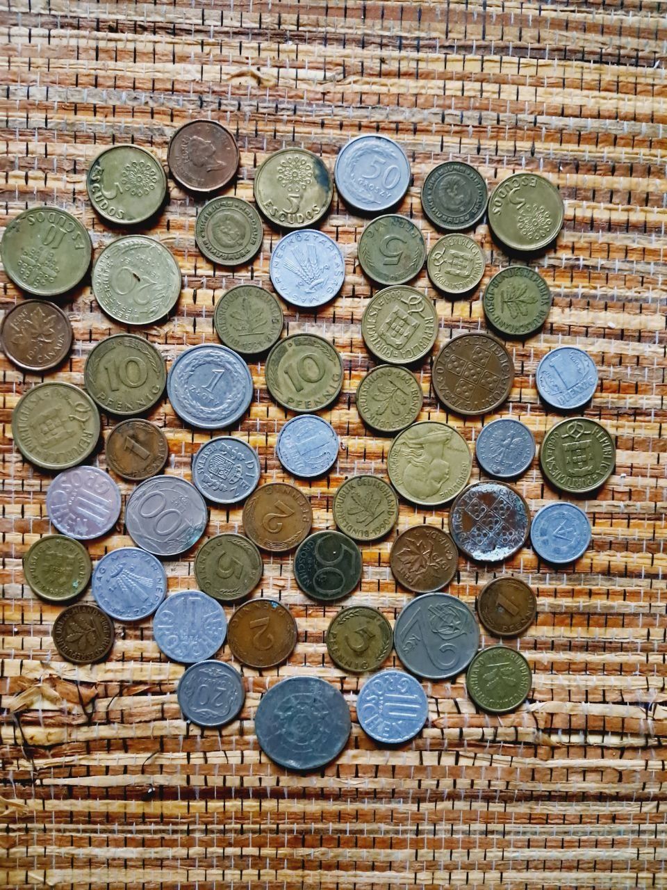 Продам монети світу 50 шт