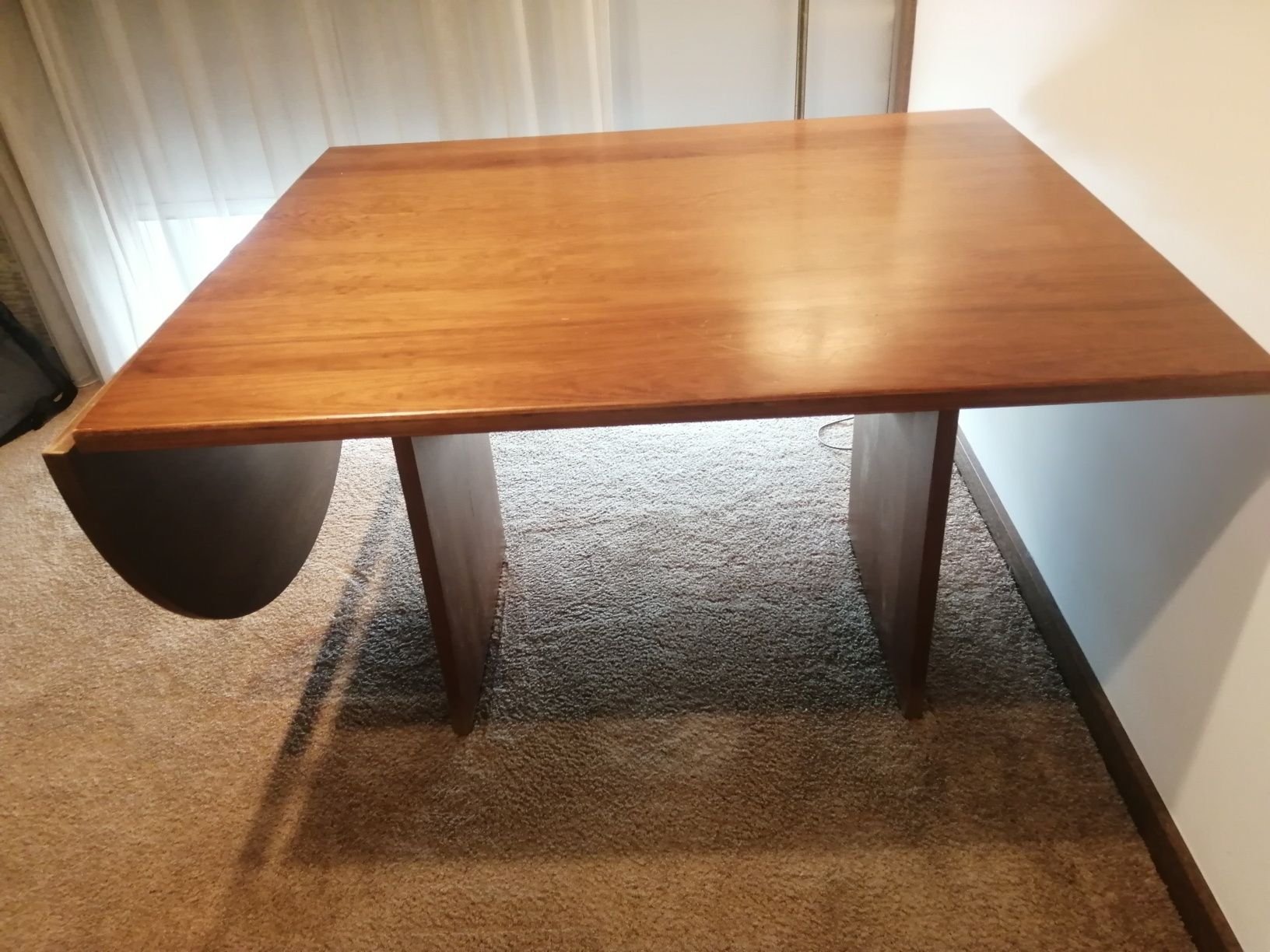 Vendo uma Mesa em pinho maciço da marca CERNE