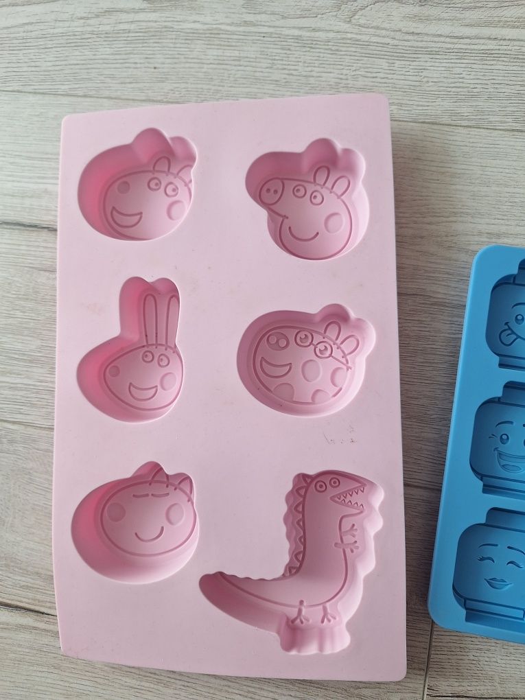 2 formy silikonowe Peppa/Lego