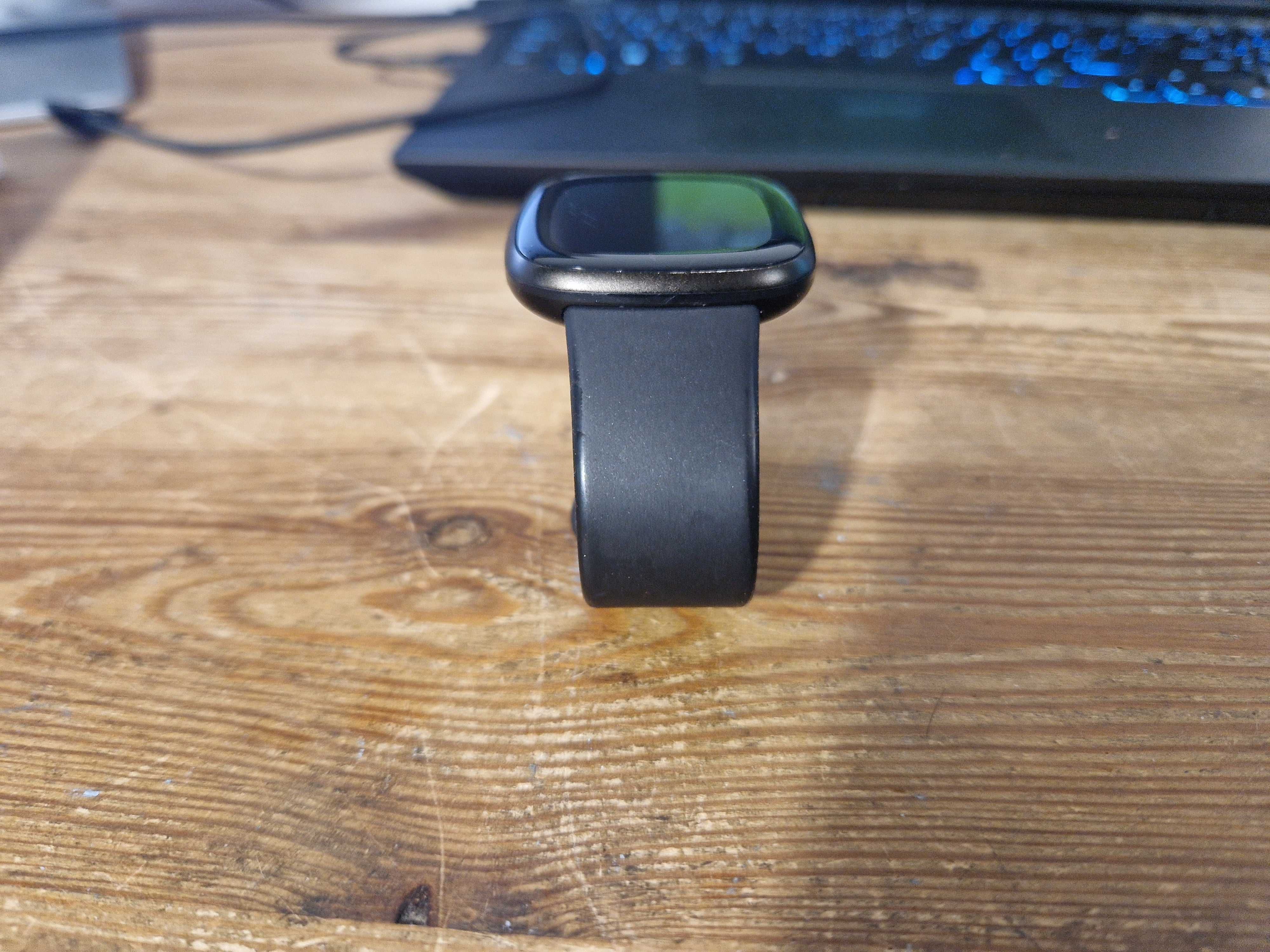 Smartwatch Fitbit Versa 3 czarny (2587)