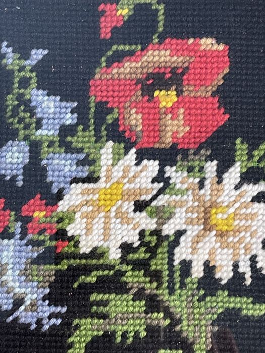 Quadro floral bordado antigo