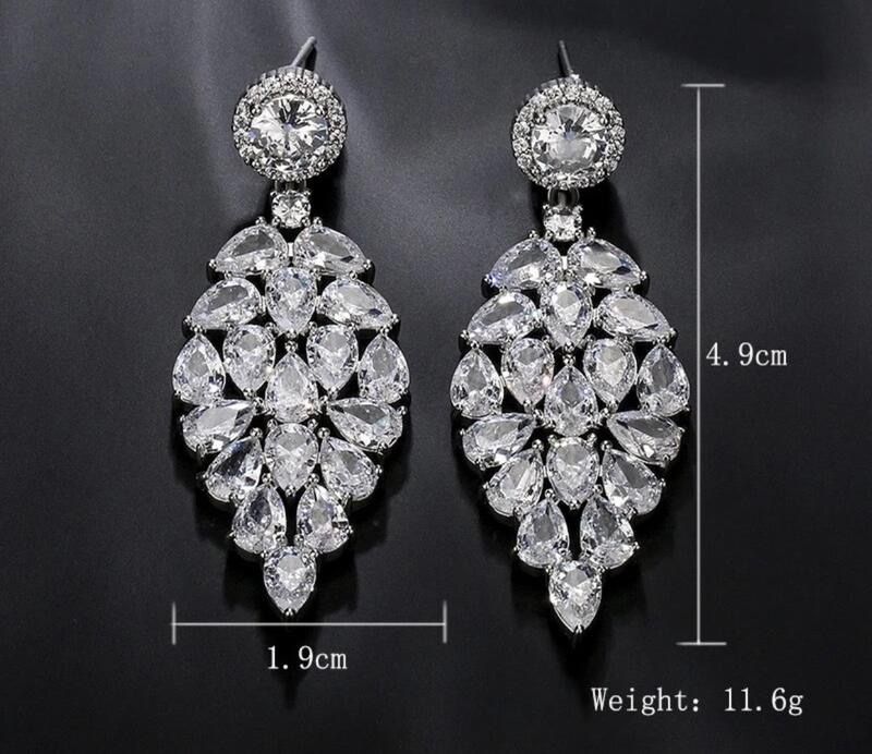 Серьги, серёжки гвоздики,лепестки с камнями,камешками блестящие