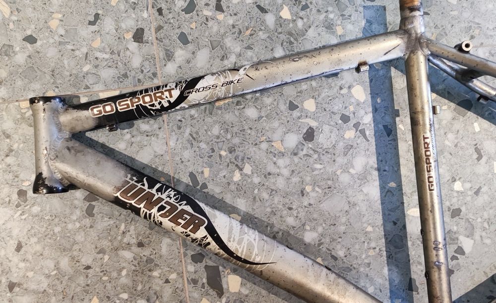 Rama aluminiowa od roweru Gosport Thunder 28" L uszkodzona