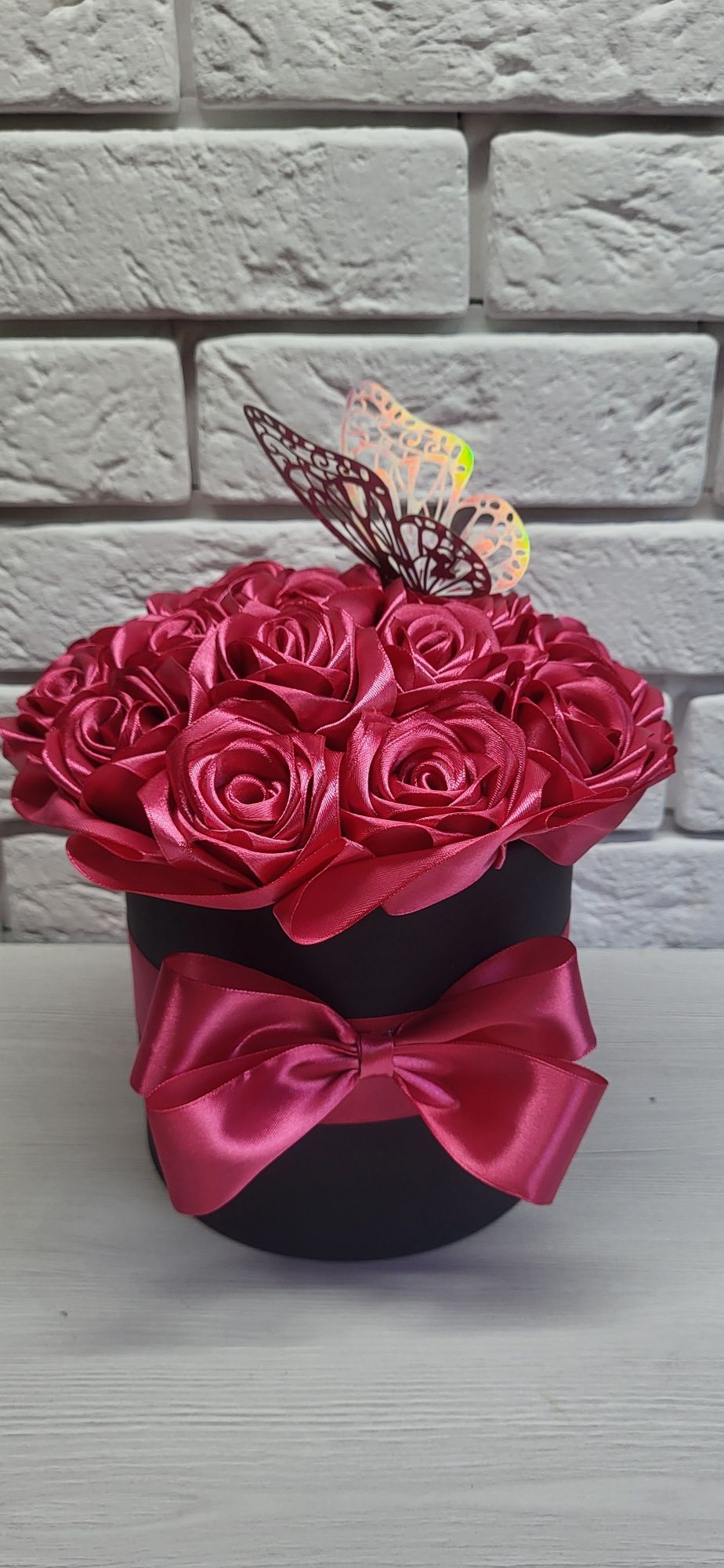 Flower box, bukiet z wiecznych róż ze wstążki na dzień mamy, urodziny