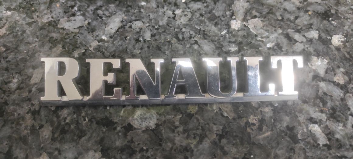 Símbolo Renault impecável