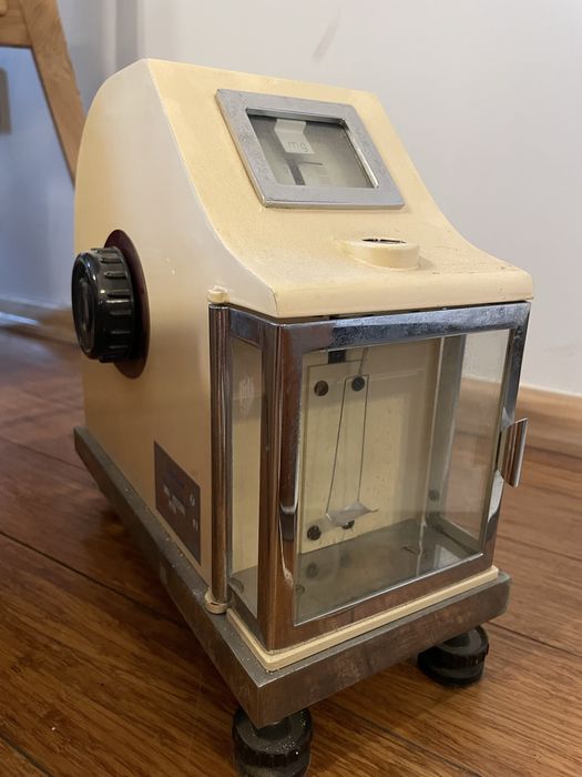 Zabytkowa waga torsyjna