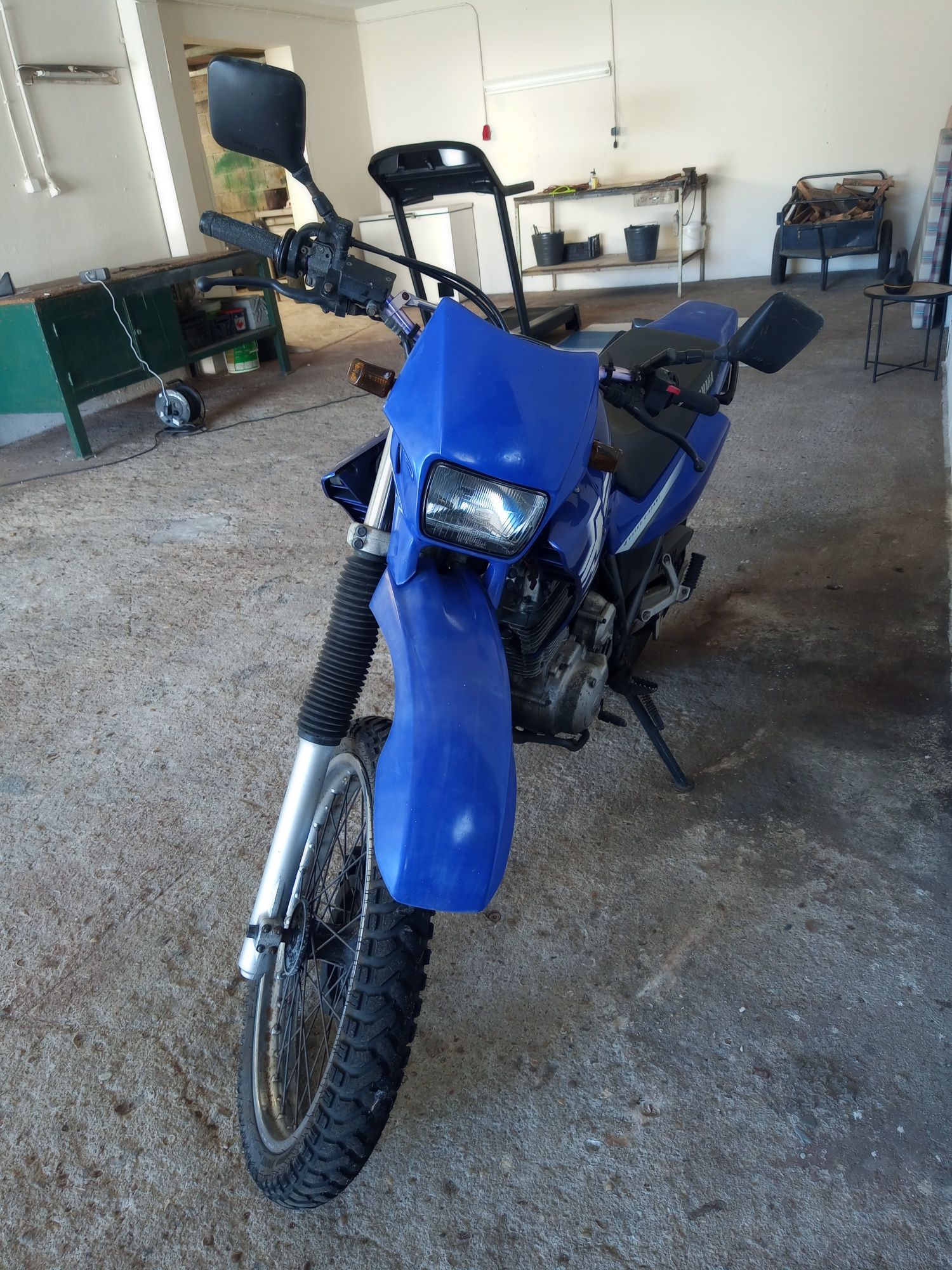 Yamaha XT 600 azul