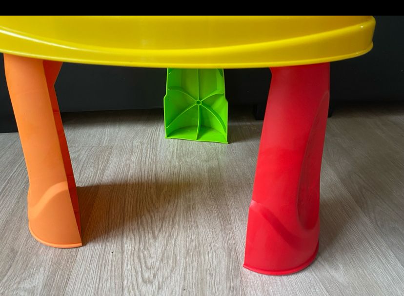 Mesa de atividade para bebe