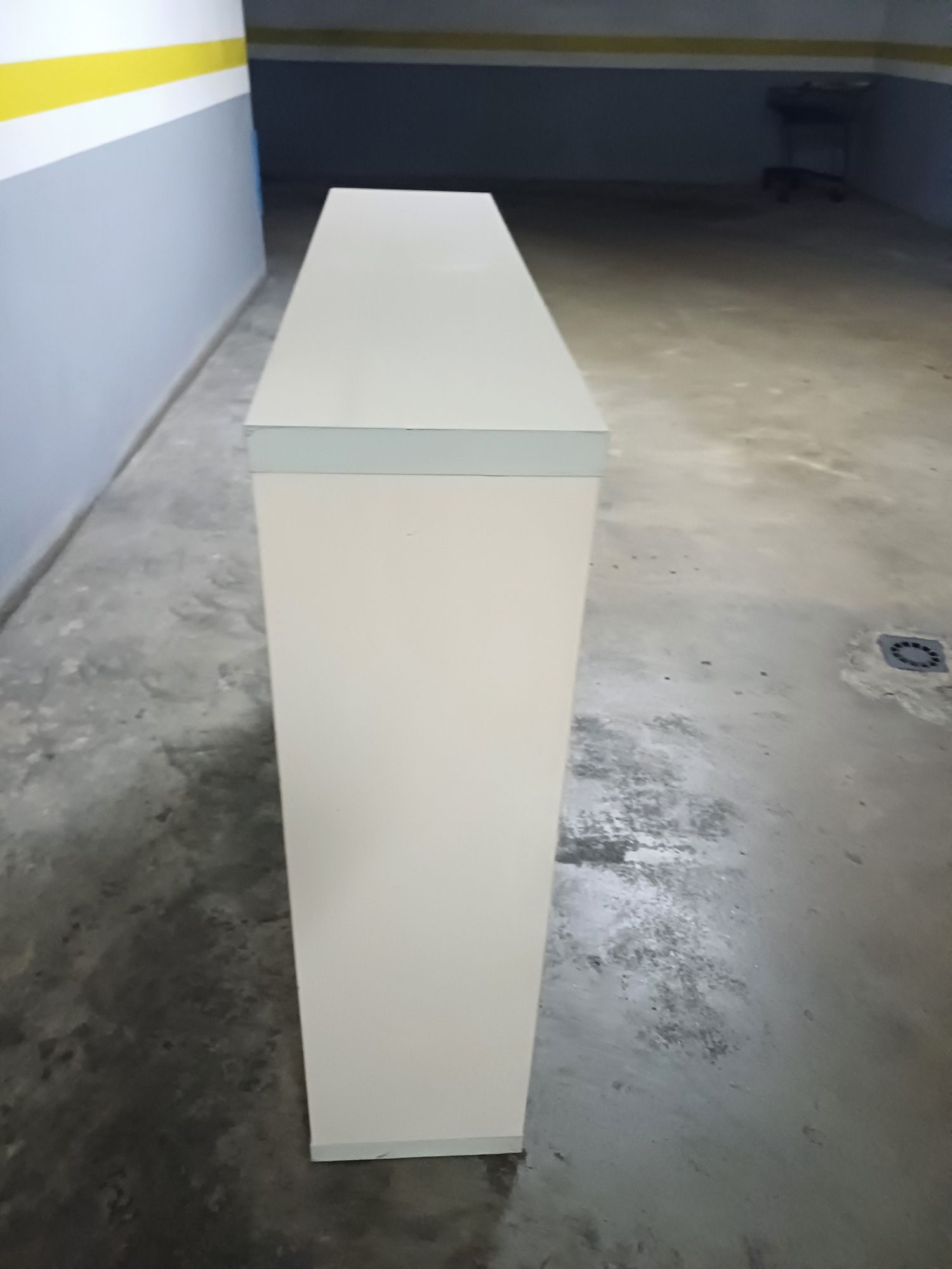 Movel branco usado