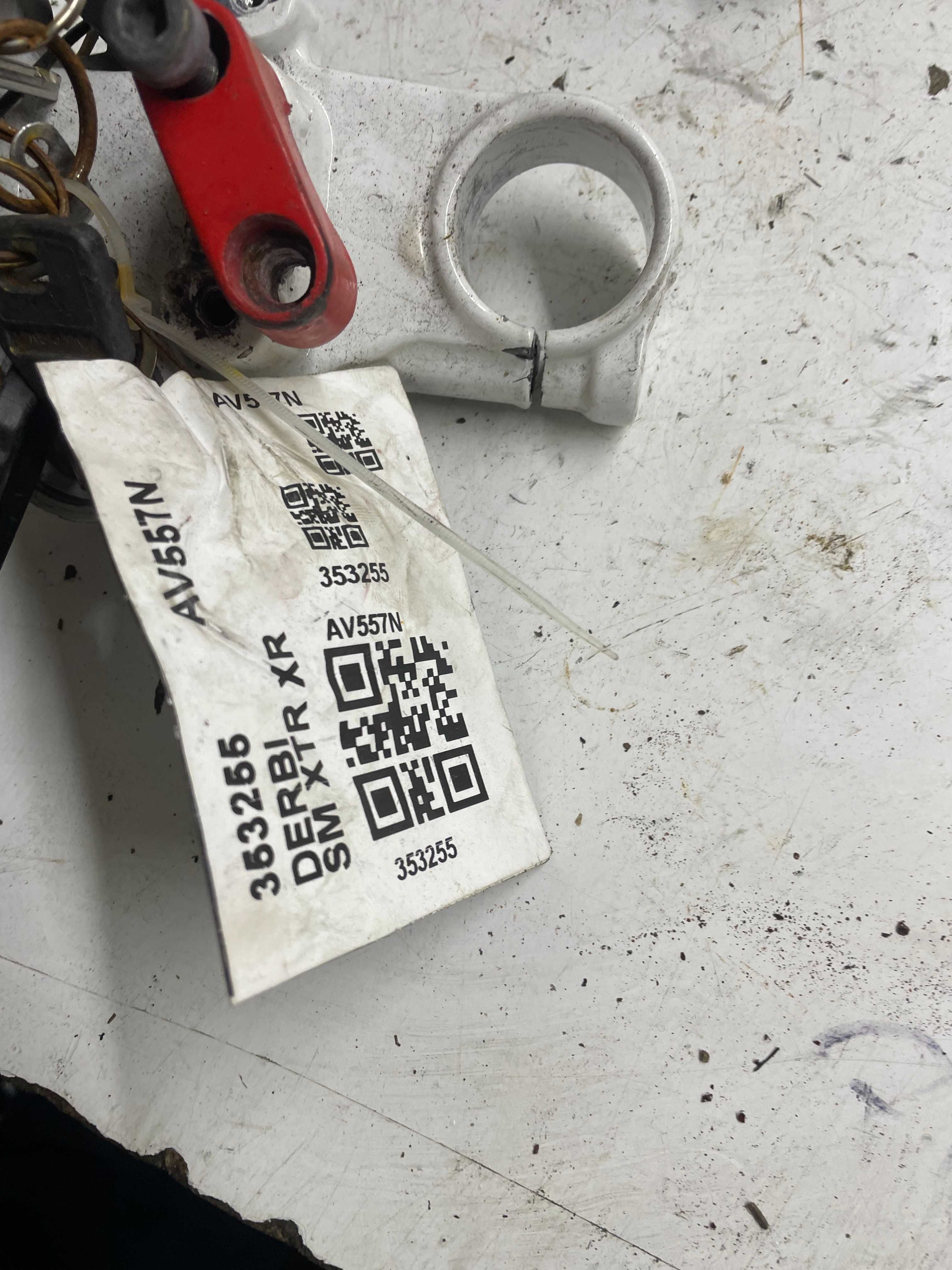 Derbi senda sm xtreme xr 50 półki zawieszenia sztyca stacyjka
