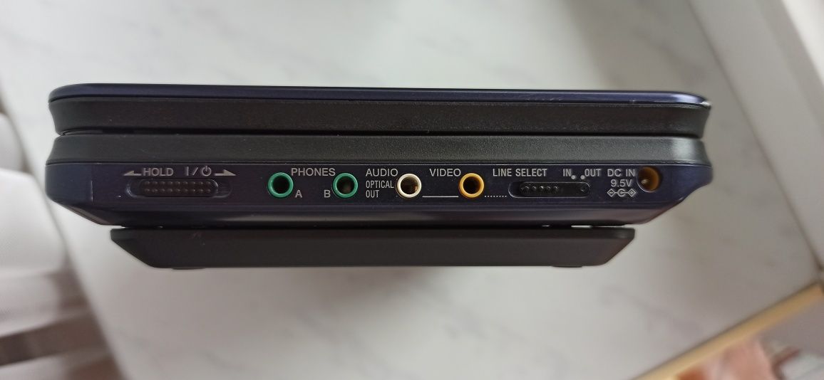 Портативний DVD player DVP-FX720