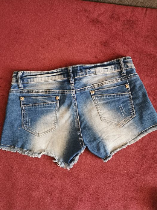 Джинсовые шорты на девочку подростка