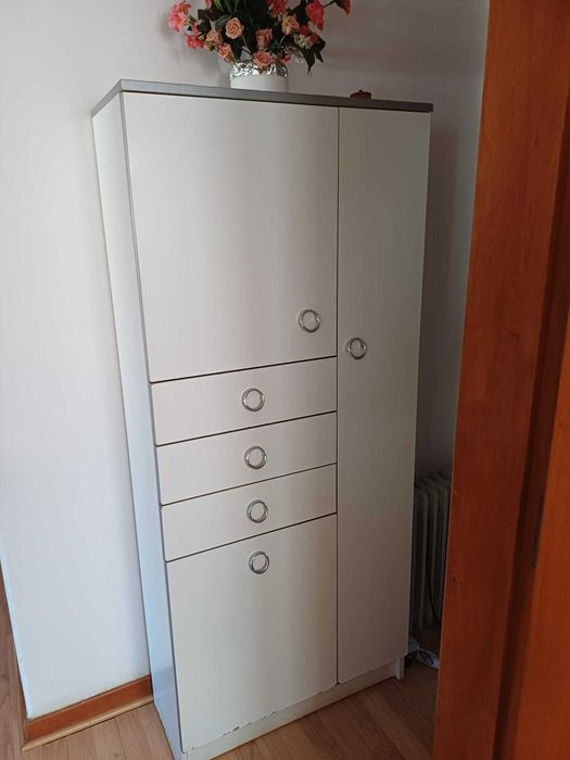 Armário de casa de banho