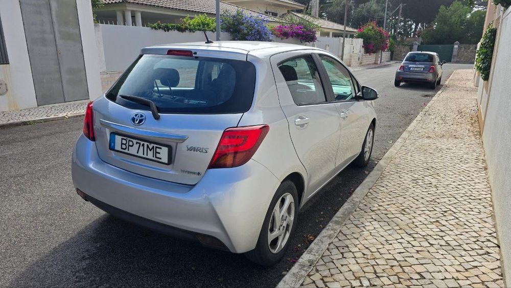 Vendo um Toyota Yaris Hybrid