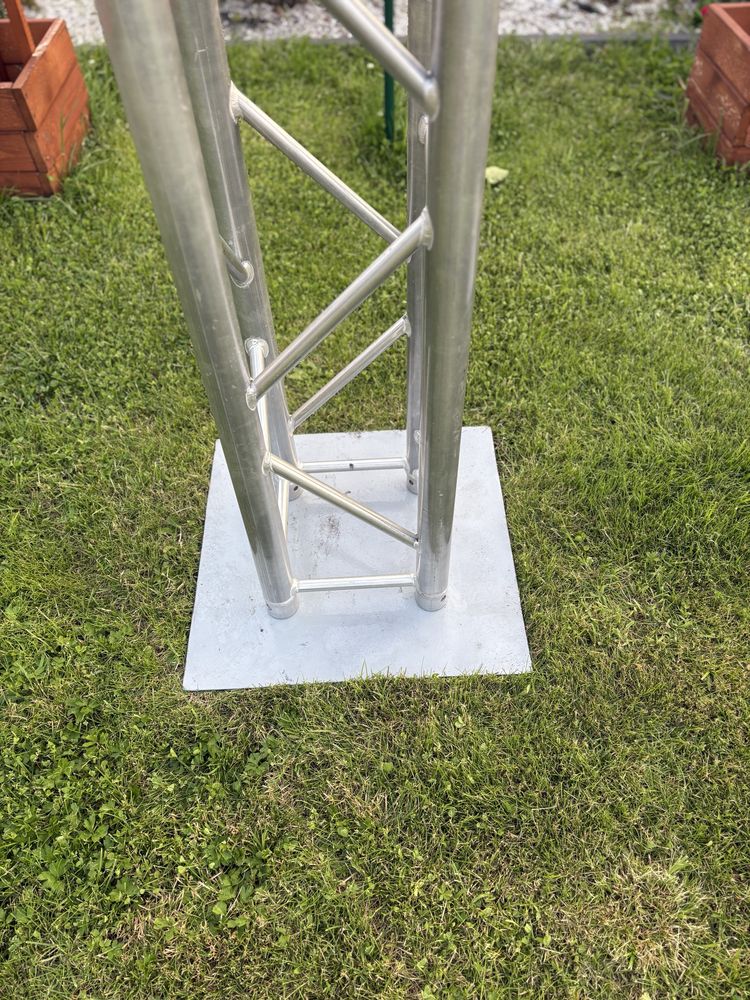 Sprzedam dwa towery quadro  2m plus pokrowce