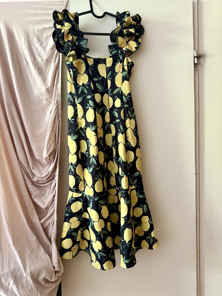 Czarna sukienka midi w cytryny vintage style XS