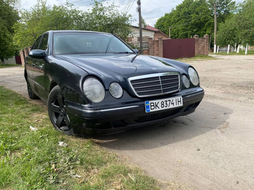 Mercedes-Benz E270