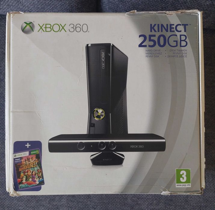 X-box 360 + kinect + 2 pady w kolorze czarnym
