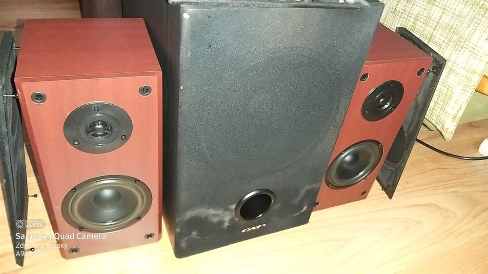 Zestaw głośników z cyfrowym wzmacniaczem 2.1 + subwoofer