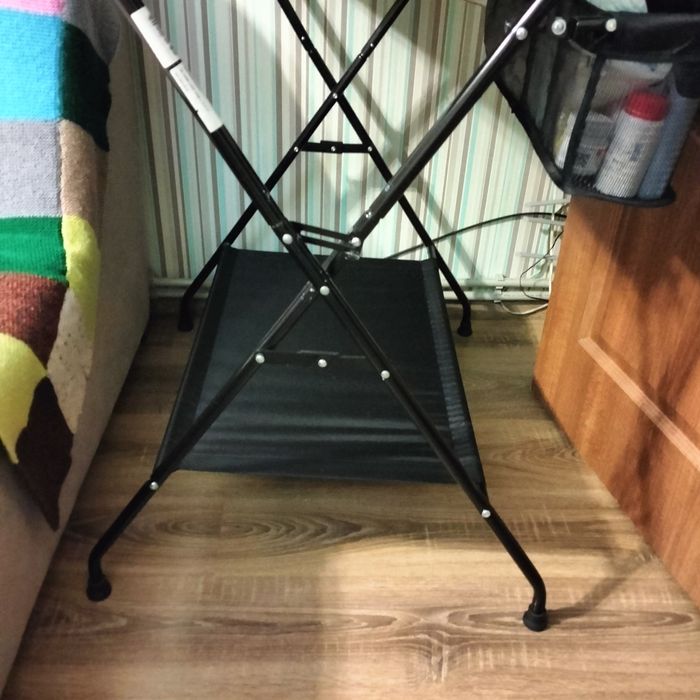 Продам пелинальний столик розкладний