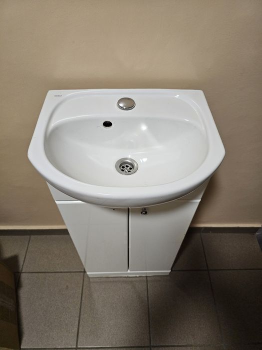 Szafka łazienkowa z umywalką