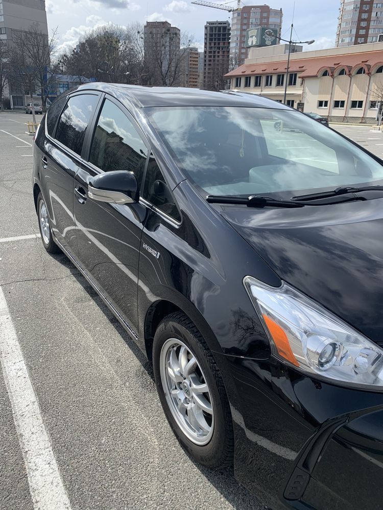 Продам Toyota prius V. ГБО