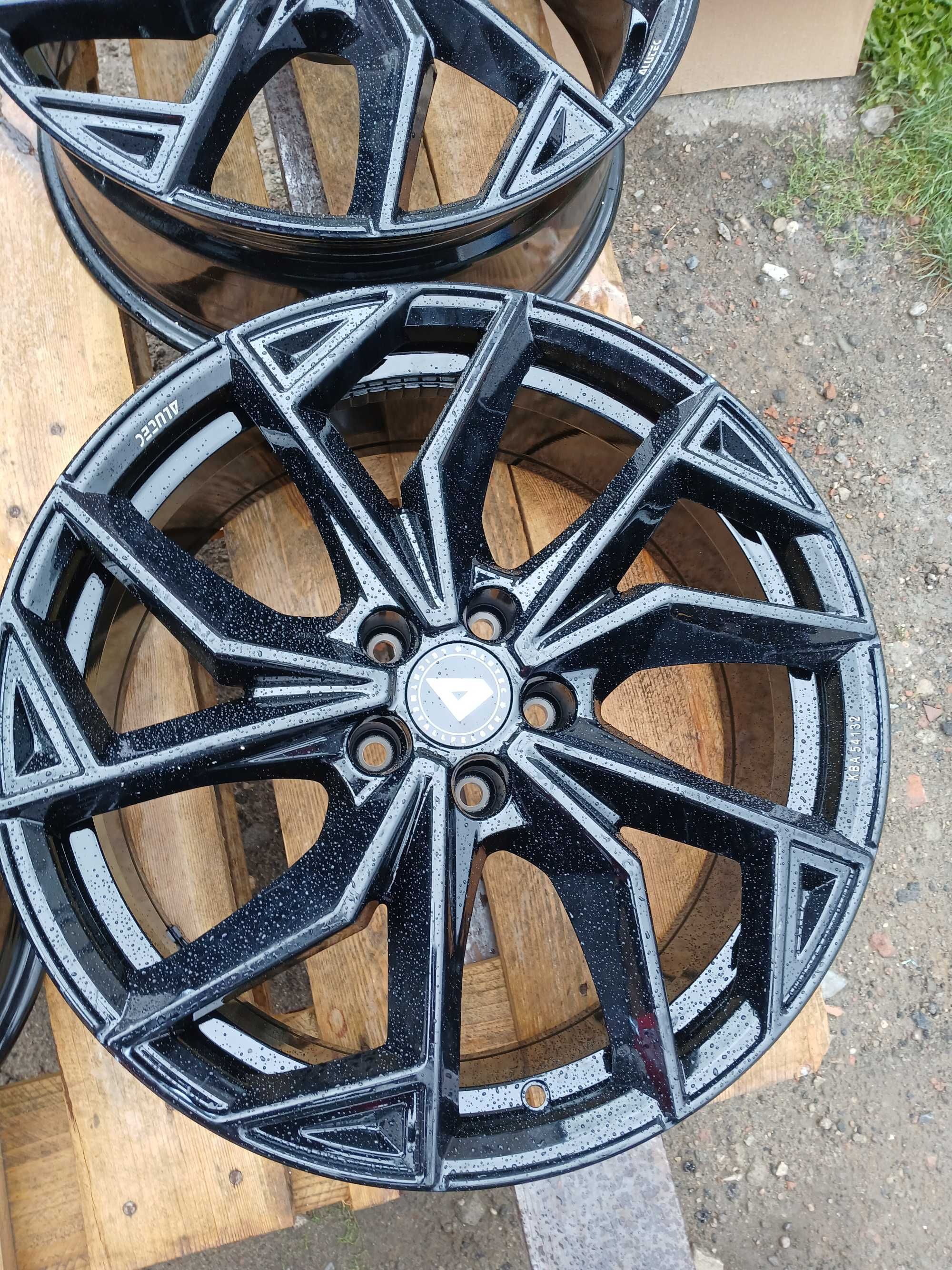 A1176. ALUTEC 8 x 19 ET 40 rozstaw 5x112