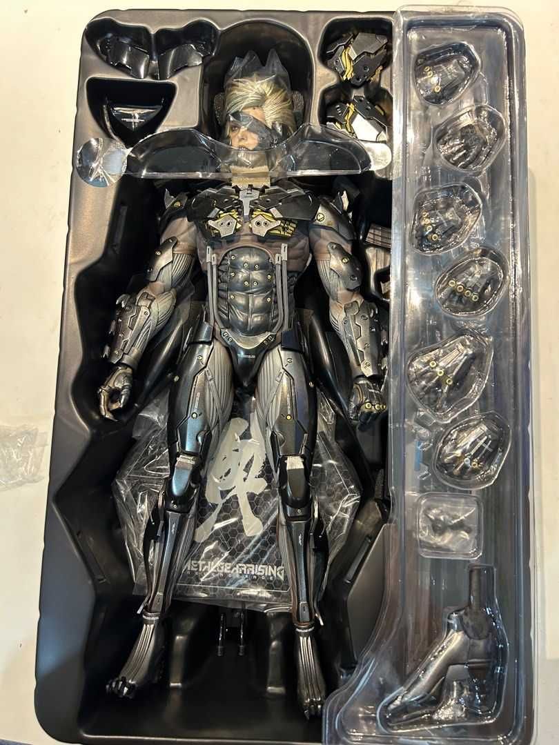 Figura Hot Toys Raiden Metalgear Rising Revengeance