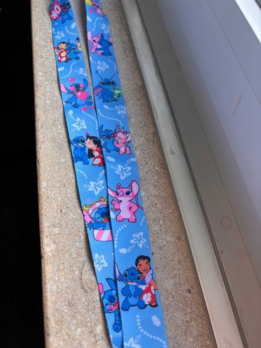 Fita Porta-Chaves / Porta-Cartões – Stitch Expressivo (Produto Novo)