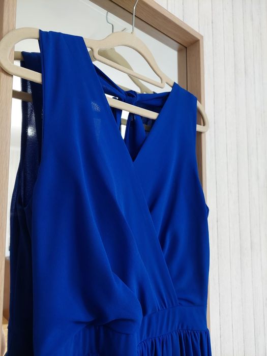 Długa chabrowa sukienka