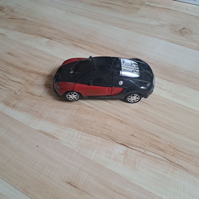Samochód zmieniający się w robota