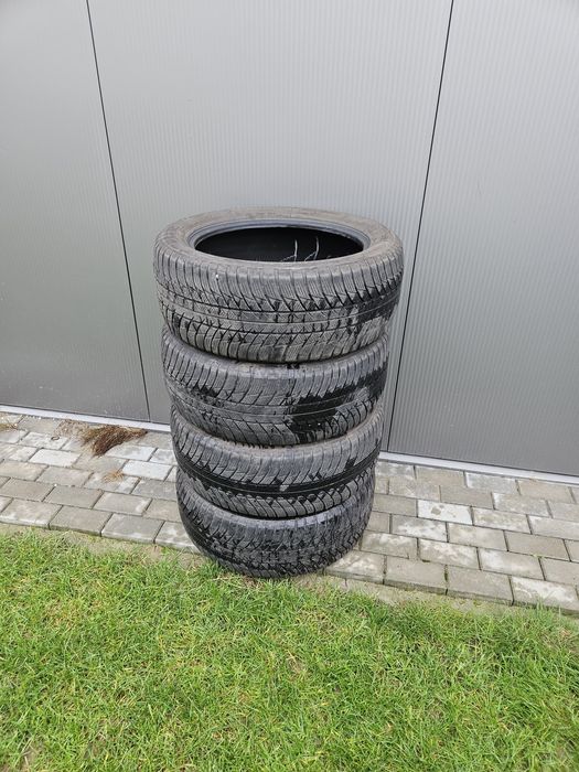 Komplet opon zimowych Bridgestone Blizak 245/50 R19