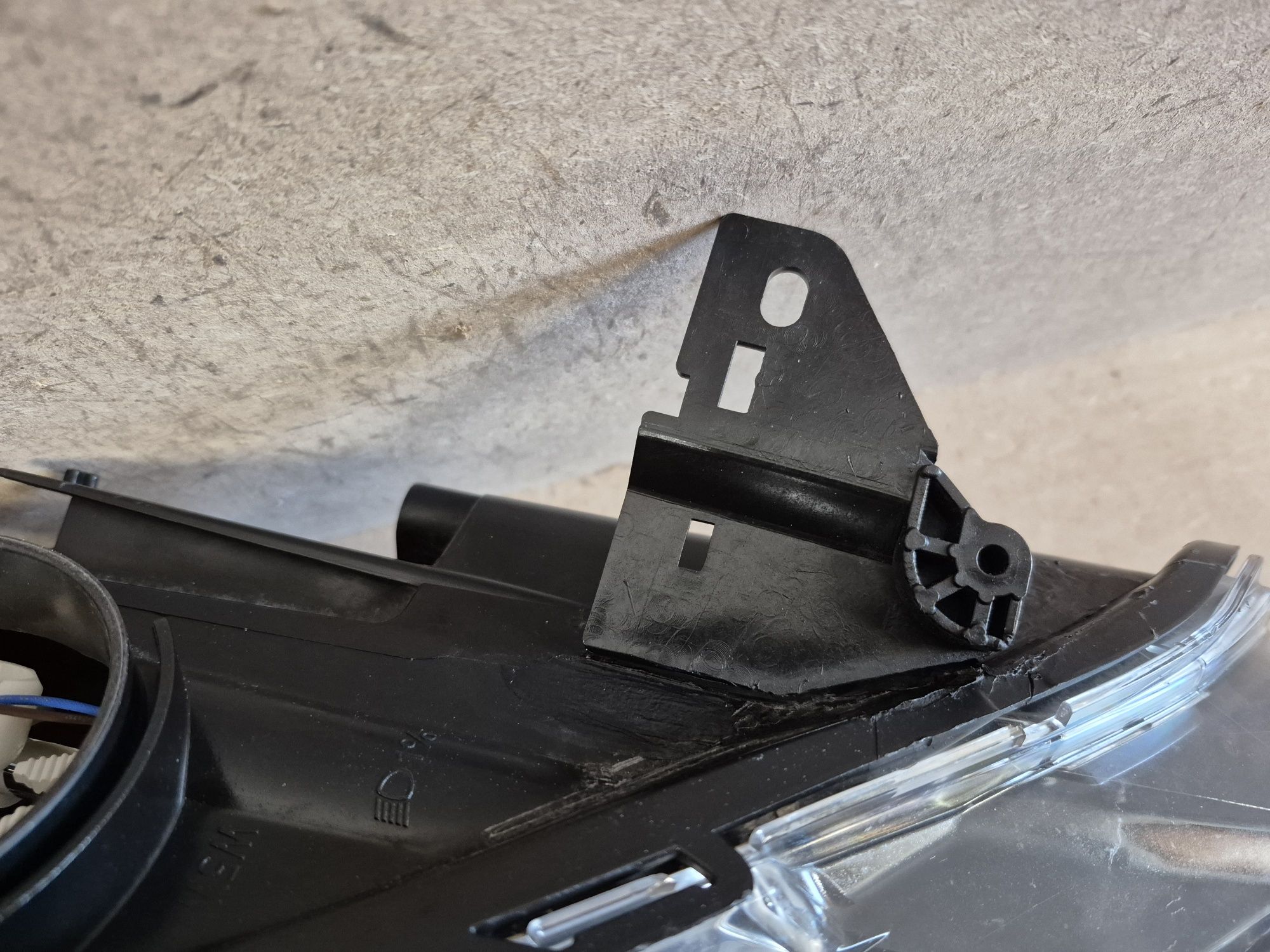 Lampa reflektor renault clio 4 prawy europa przedlift