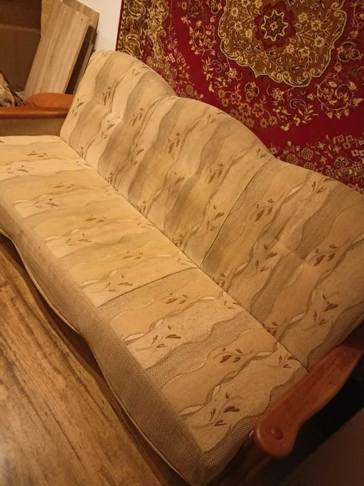 Zestaw łóżko ława i fotele