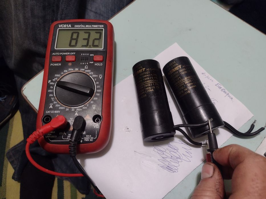 Продам конденсатори пускові по80мкф.