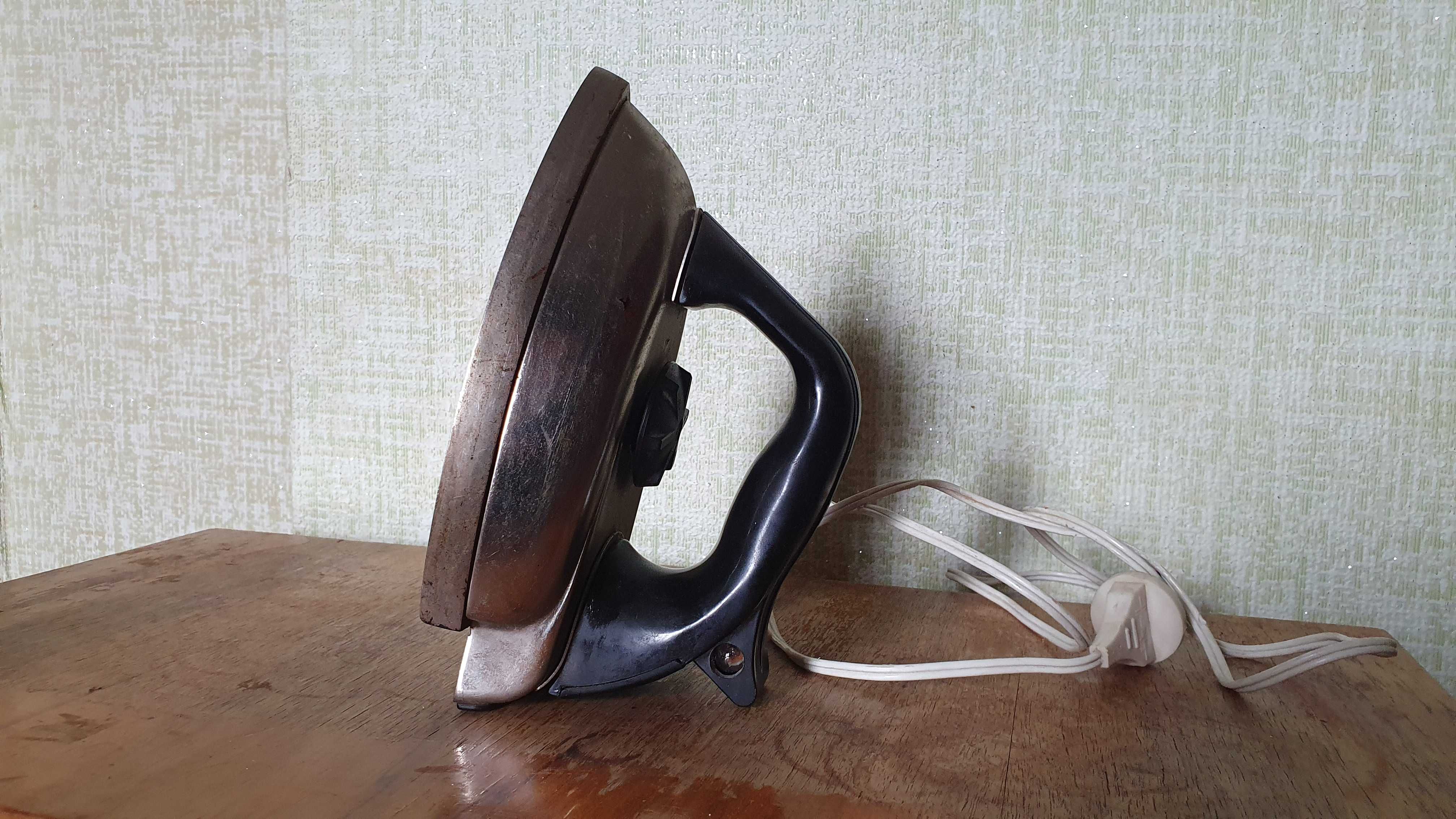 Утюг СССР ХЭМЗ УЭ-8 1969 год.