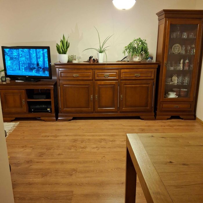Sprzedam meble stylowe komoda, witryna, stolik rtv, lustro firmy BRW