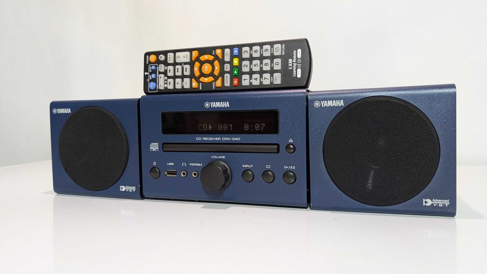 Музичний центр Yamaha MCR-040,має 50 Вт\USB\Mp3\WMA\CD\FM\6-16 Ом\