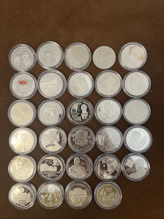 Монети номіналом 2 гривні різні