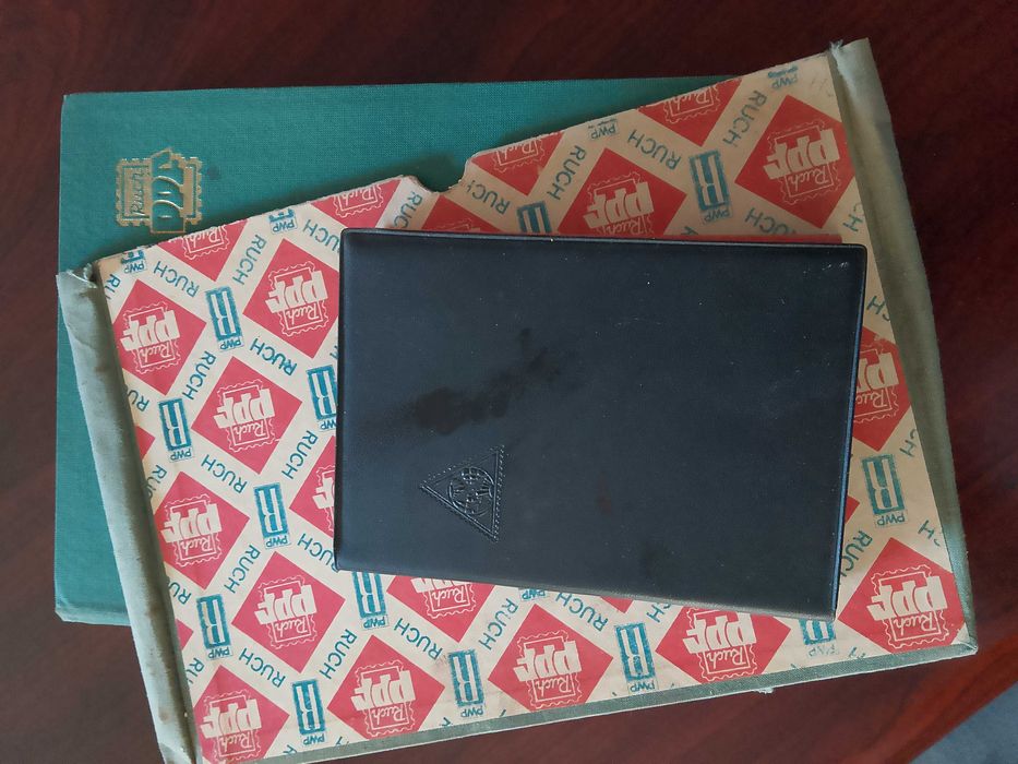 2 Klasery pełne znaczków czasy PRL-u