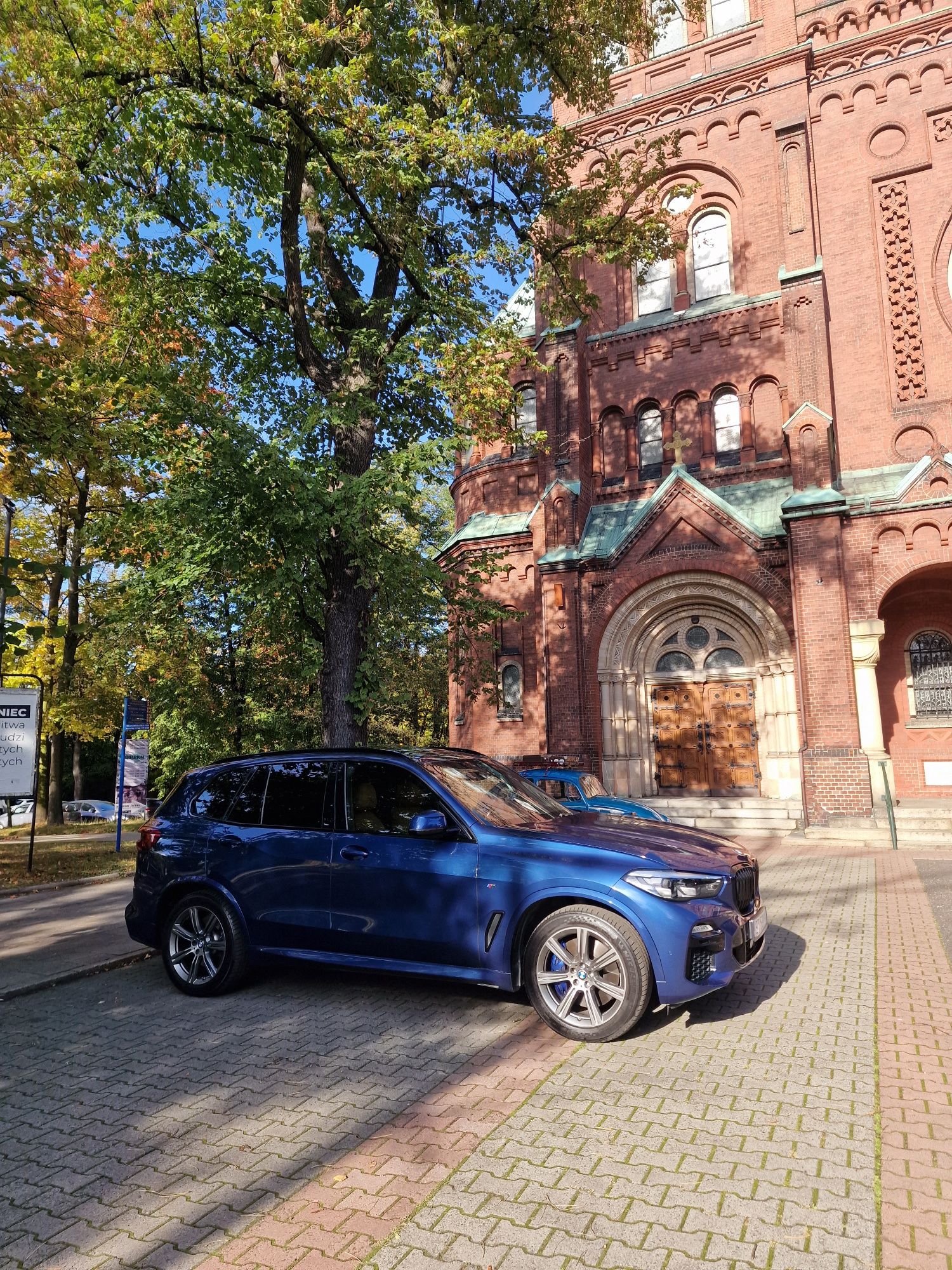 BMW X5 X6 do Ślubu - BUS 8 osobowy - Makijaż weselny