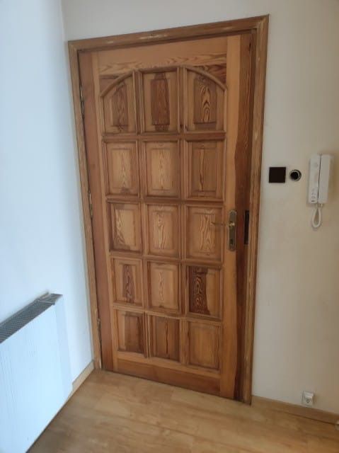 Drzwi sosnowe z litego drewna