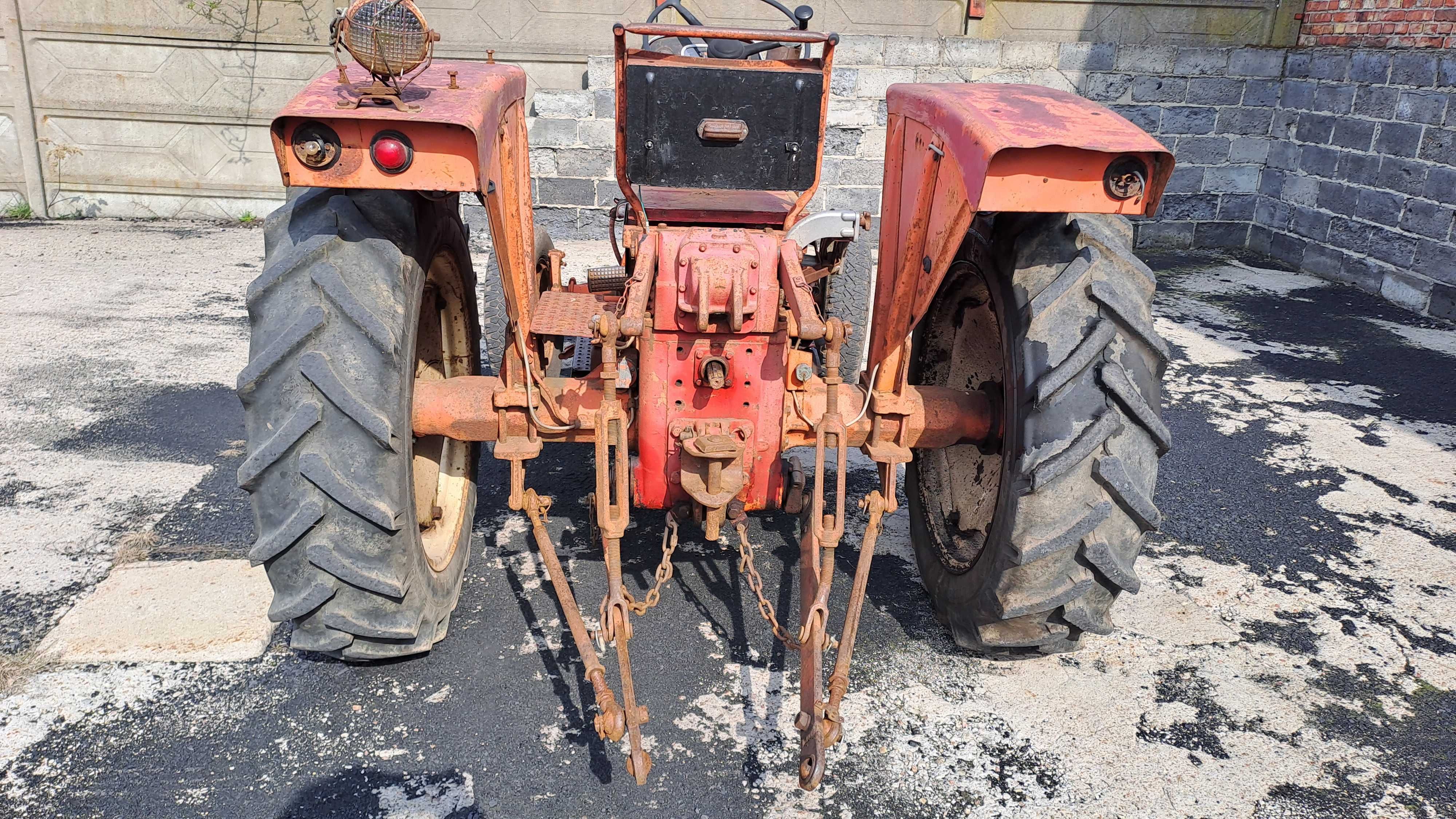 Ciągnik Traktor Renault Super 3D silnik MWM 2 cylindry wszystko działa