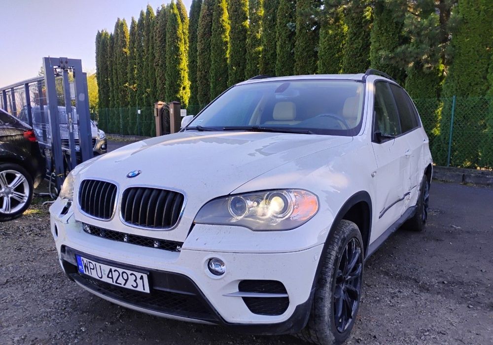 BMW X5 2012r, 3.0 Benzyna, 4x4. AUTOMAT. Uszkodzony. Poobijany. Jeździ.
