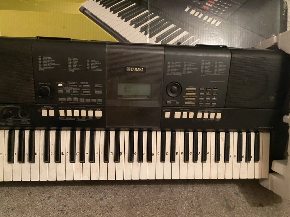Keyboard Yamaha PSR E423